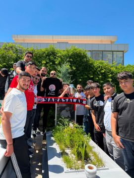 Yarasalar’dan Duygulandıran Vefa